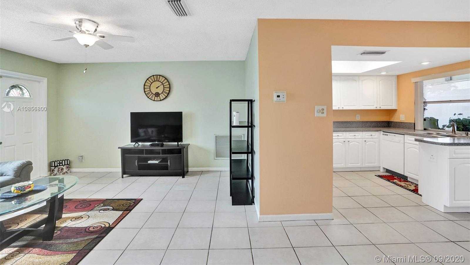 Small Image of 6935 NORTH WEST 11TH ST, Margate Number 7