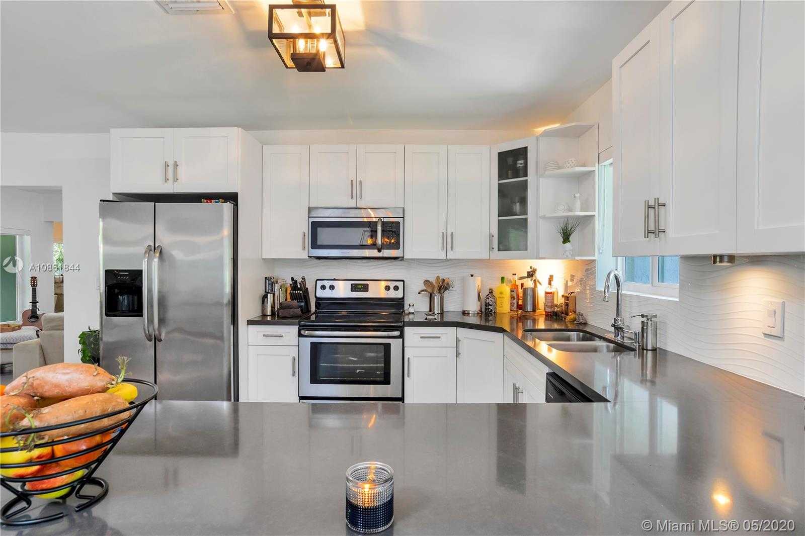Small Image of 137 NORTH WEST 106TH ST, Miami Shores Number 2