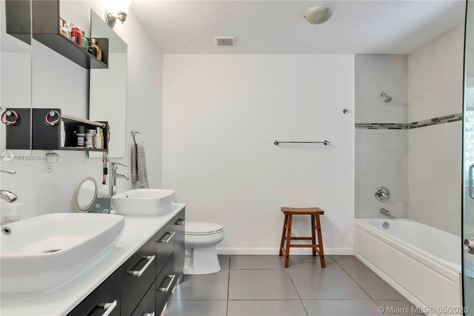 Small Image of 137 NORTH WEST 106TH ST, Miami Shores Number 3