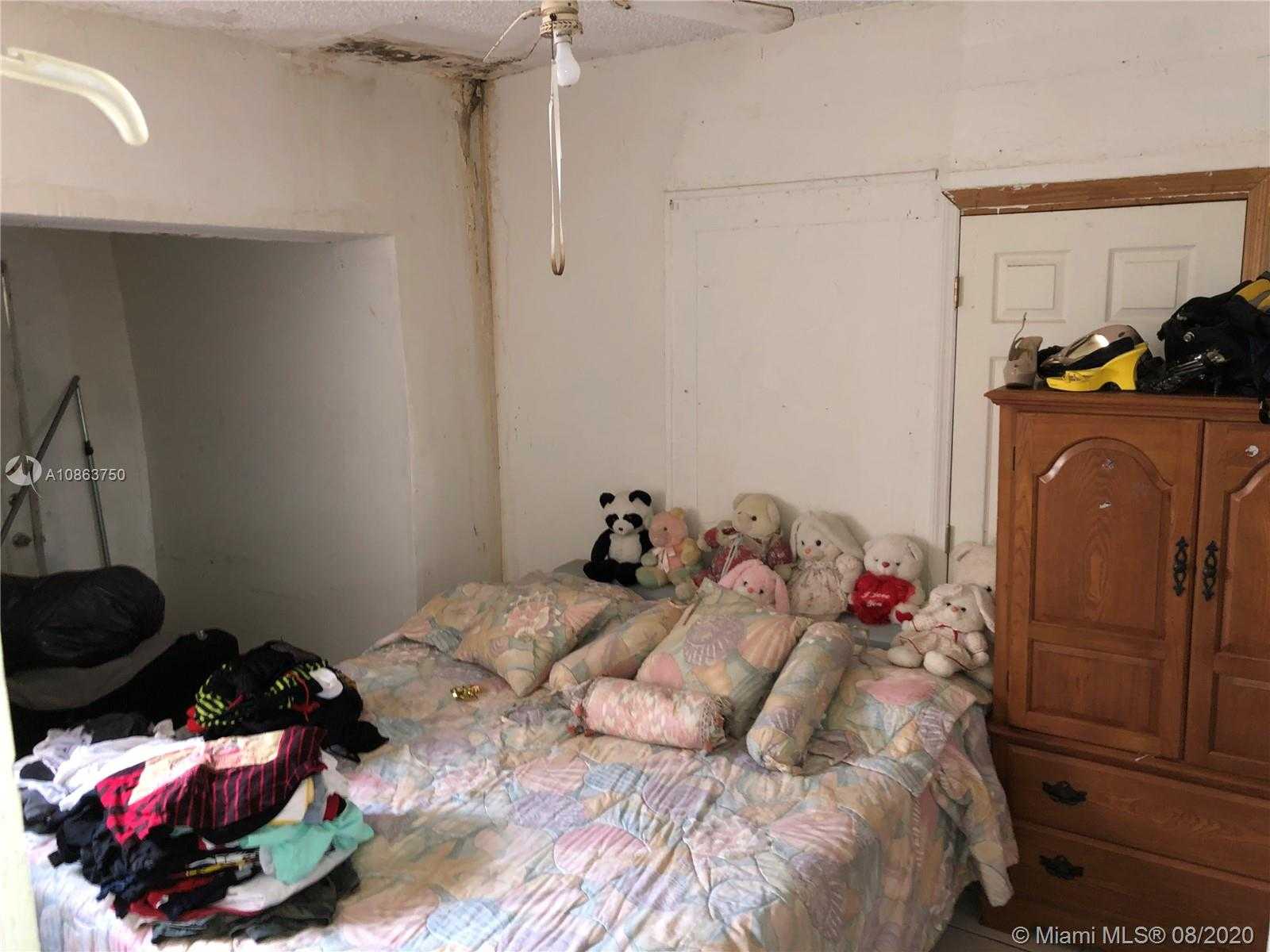 Small Image of 2325 NORTH WEST 35TH ST, Miami Number 9