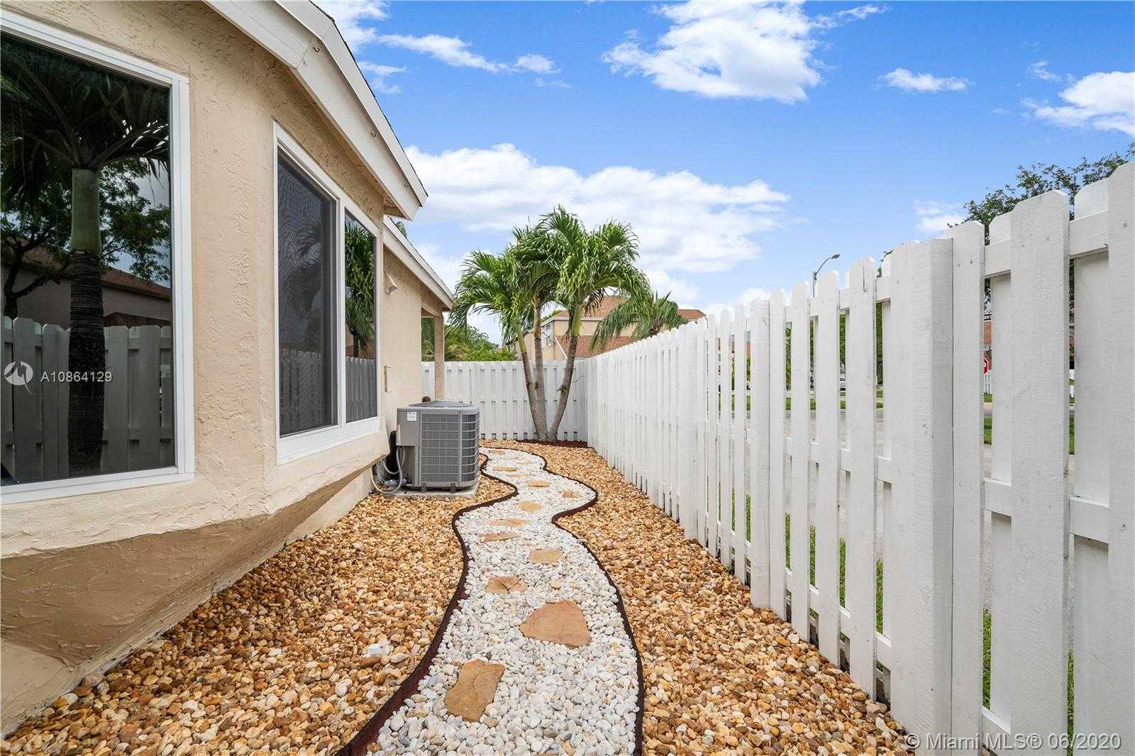Small Image of 1151 SOUTH WEST 109TH LN, Davie Number 29