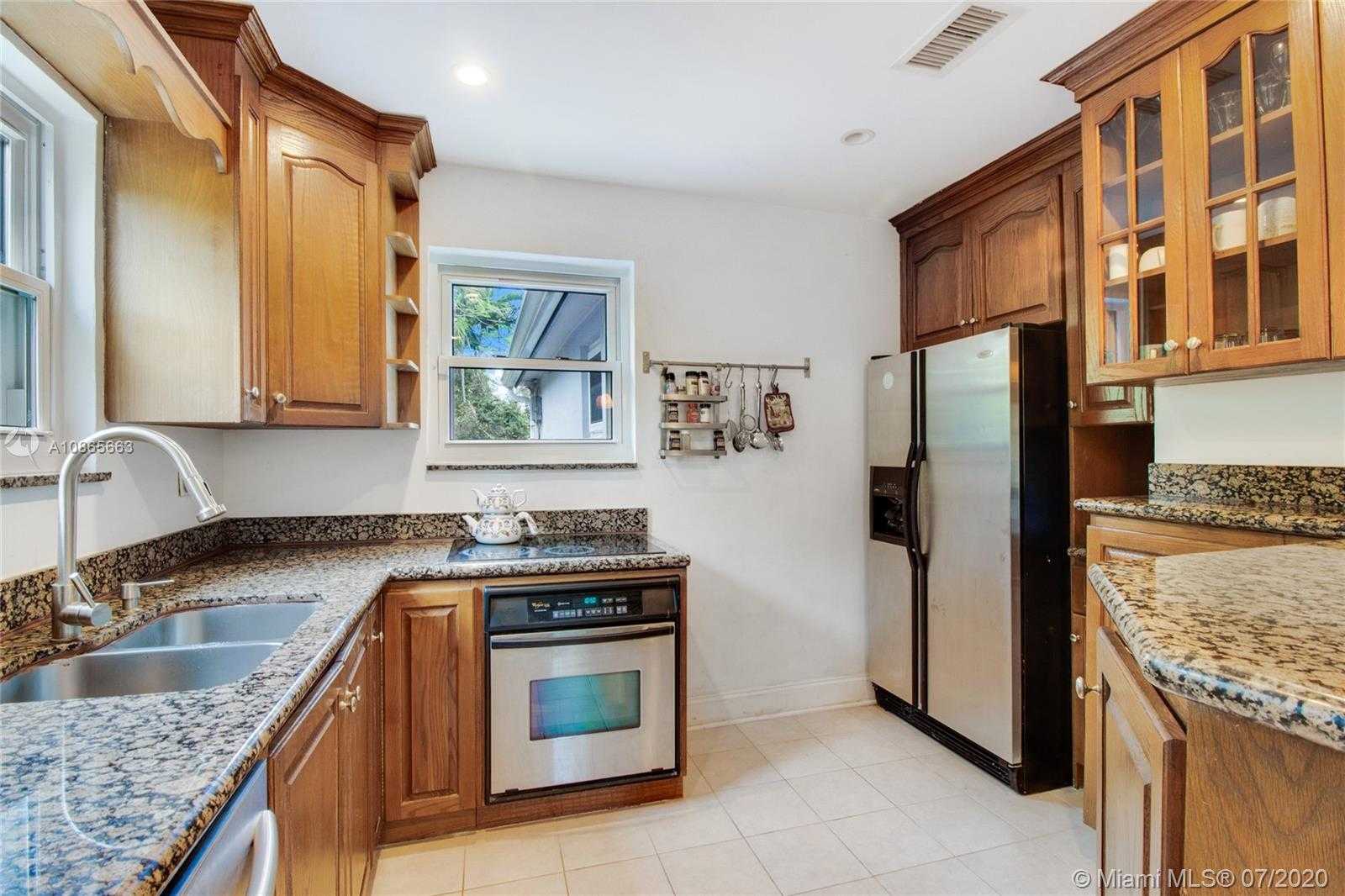Small Image of 651 NORTH EAST 72ND TER, Miami Number 4