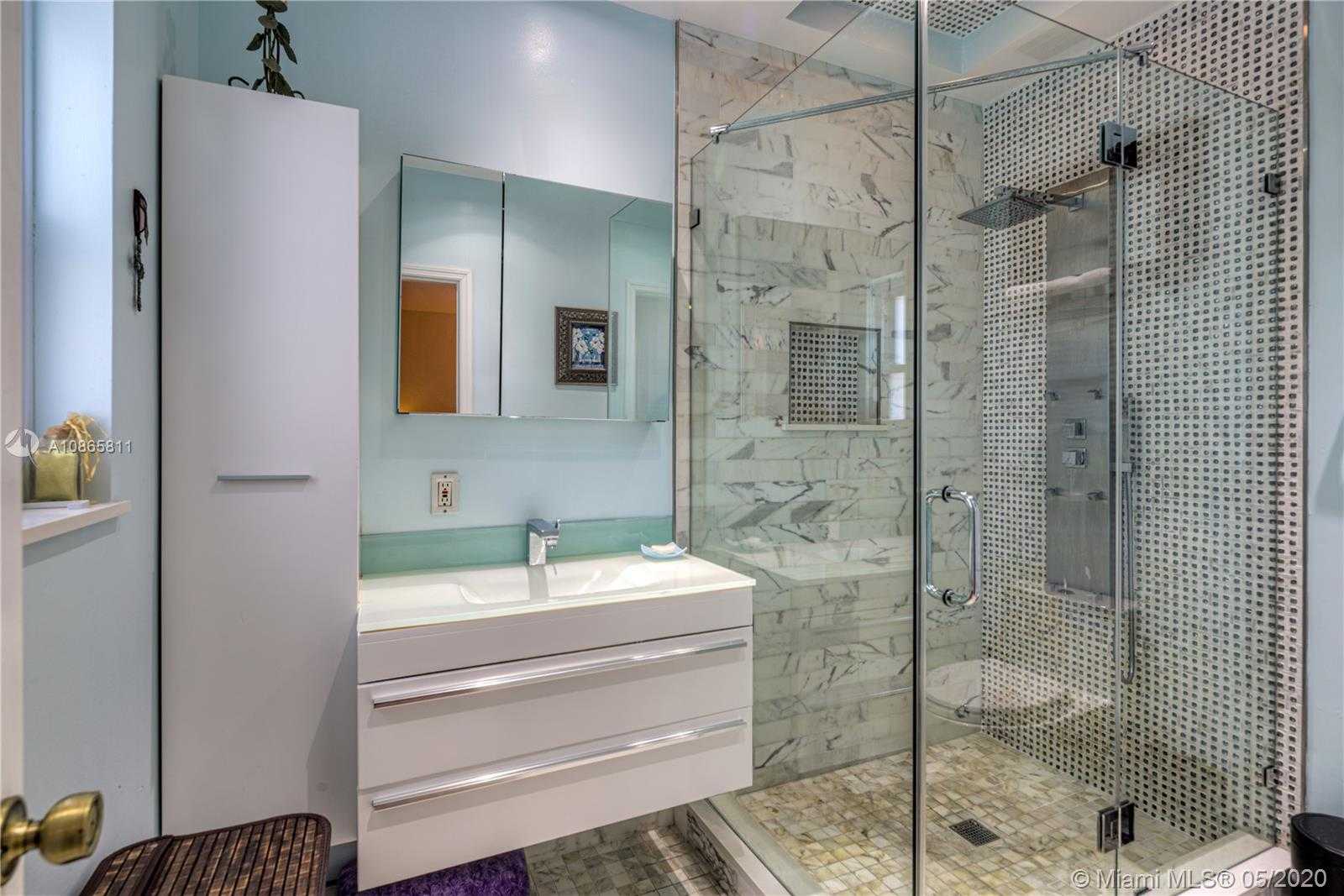 Small Image of 9265 DICKENS AVE, Surfside Number 10