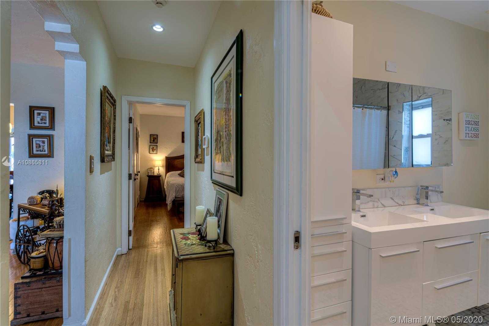 Small Image of 9265 DICKENS AVE, Surfside Number 11