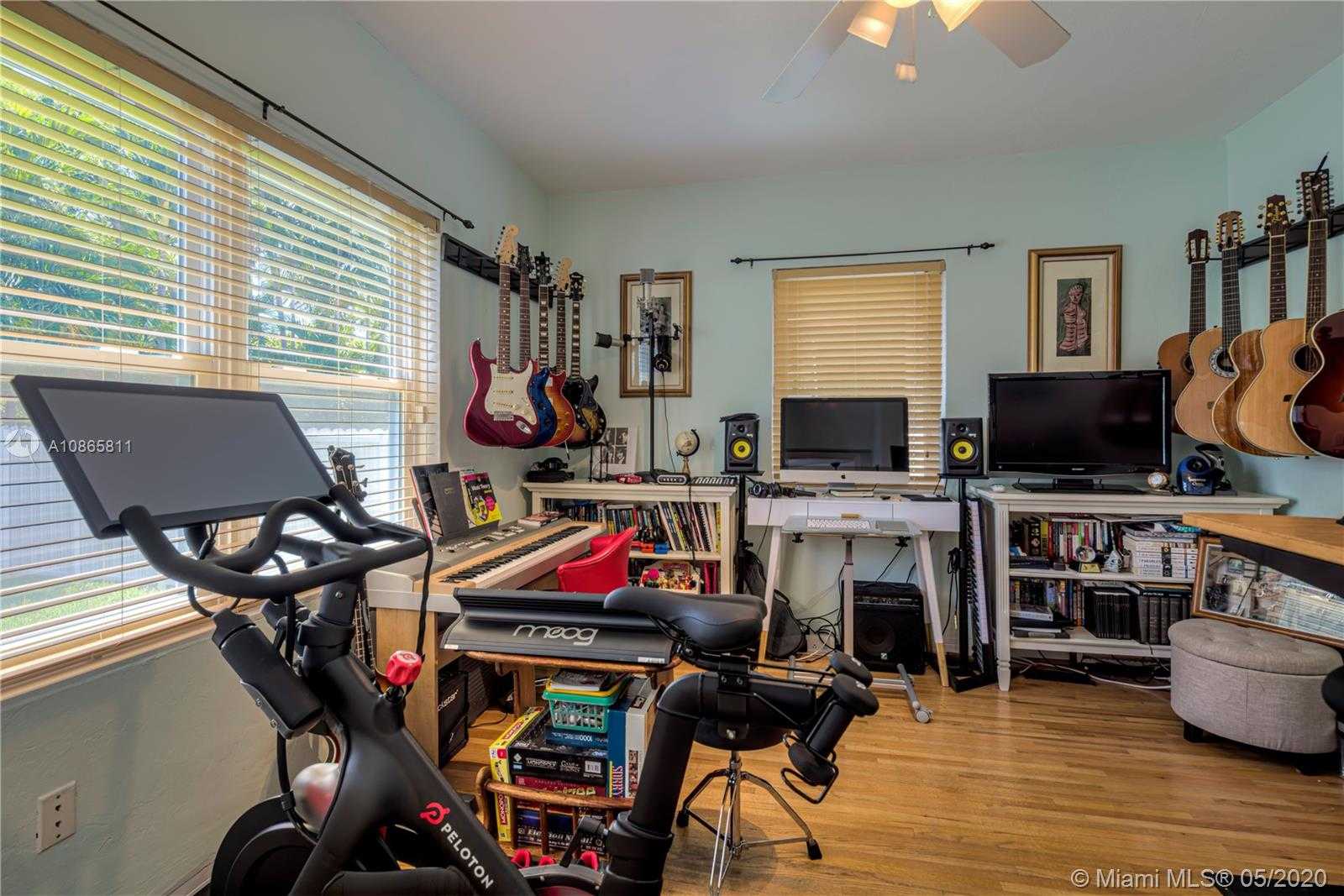 Small Image of 9265 DICKENS AVE, Surfside Number 15
