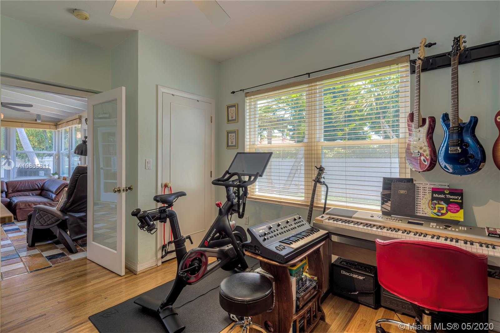 Small Image of 9265 DICKENS AVE, Surfside Number 16