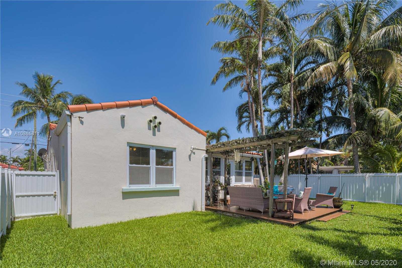 Small Image of 9265 DICKENS AVE, Surfside Number 3