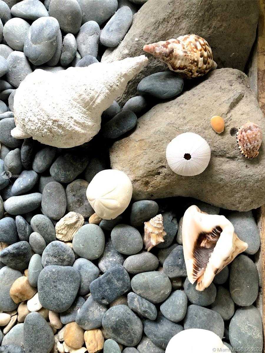 Small Object Image