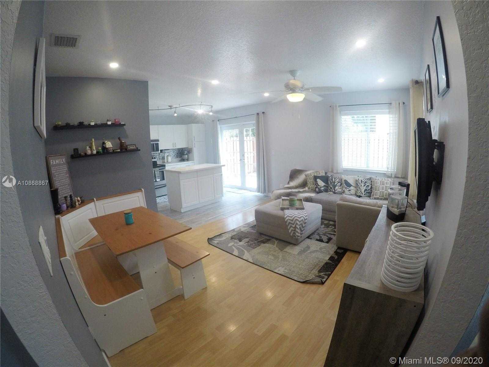 Small Image of 11272 ROUNDELAY RD, Cooper City Number 3