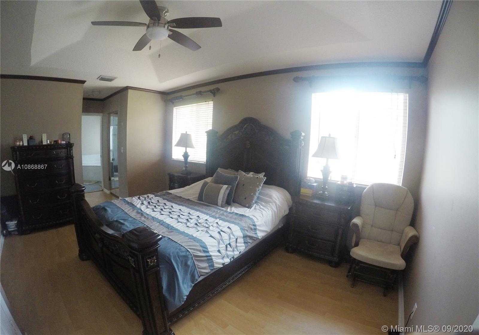 Small Image of 11272 ROUNDELAY RD, Cooper City Number 8