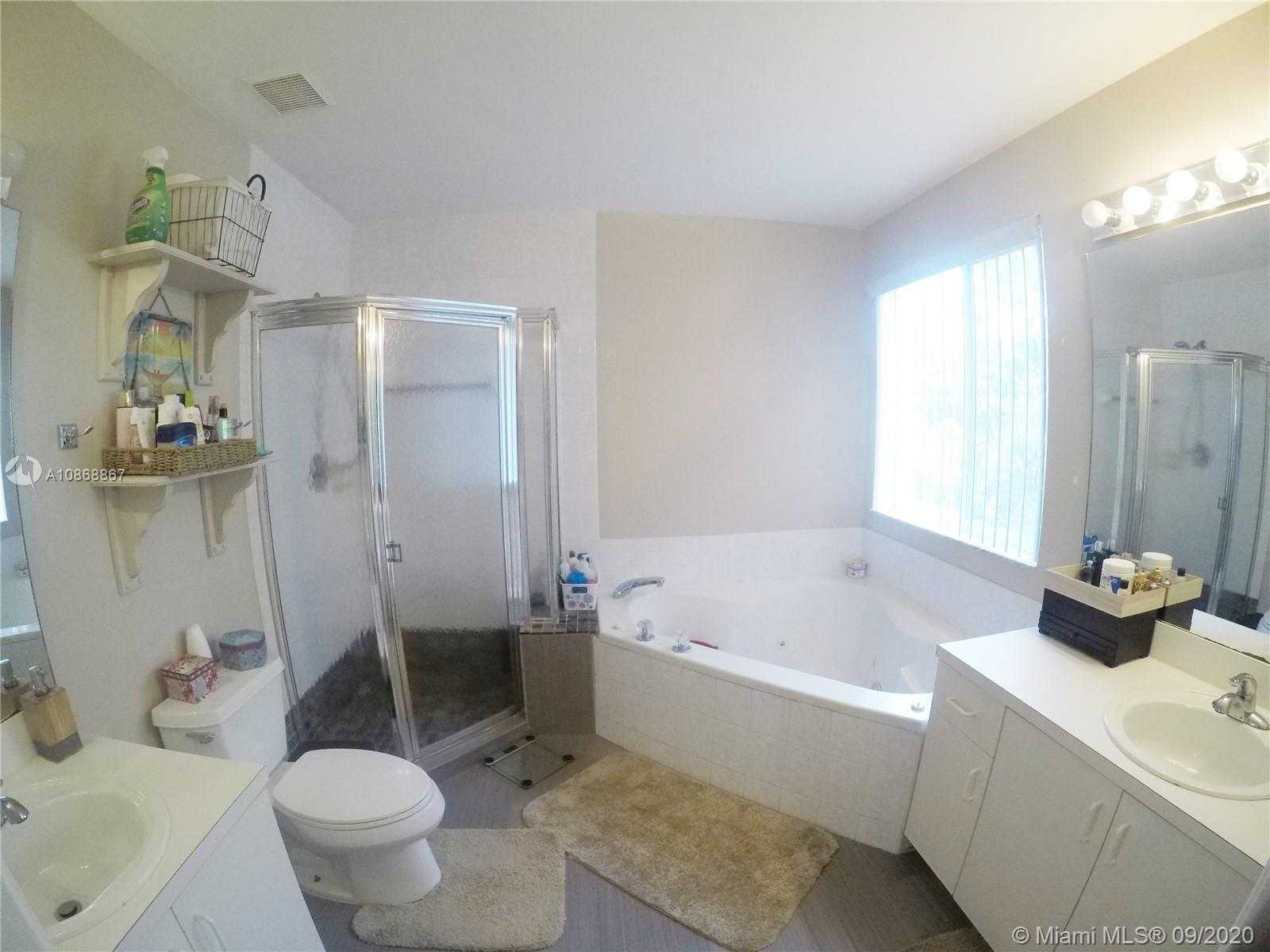 Small Image of 11272 ROUNDELAY RD, Cooper City Number 9