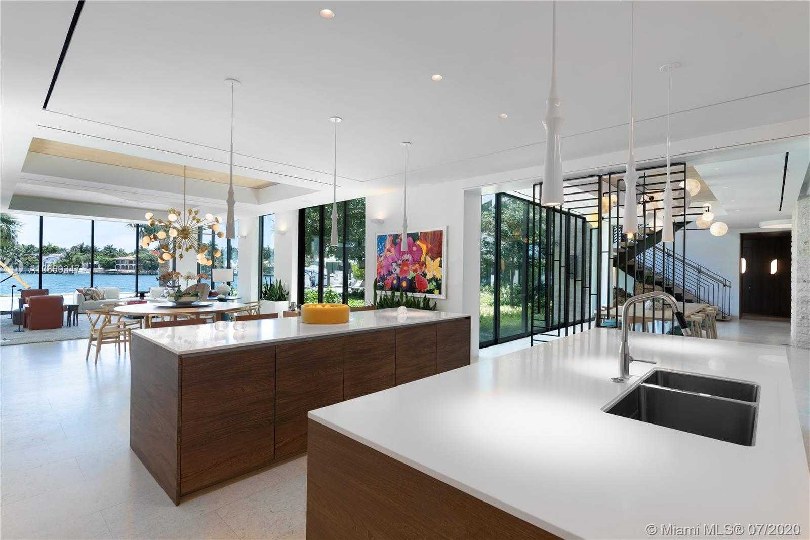 Small Image of 1429 NORTH VENETIAN WAY, Miami Number 7