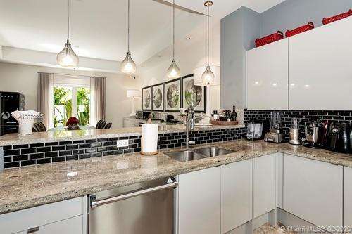 Small Image of 10 COCONUT LN, Key Biscayne Number 13