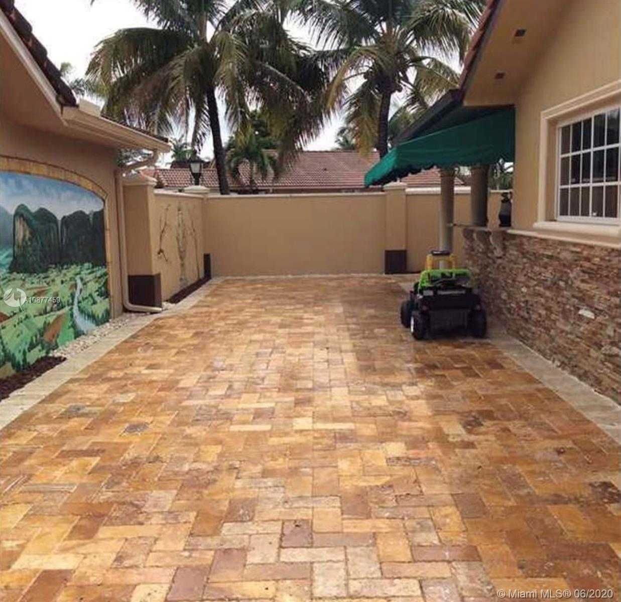 Small Image of 4931 SOUTH WEST 142ND PL, Miami Number 27