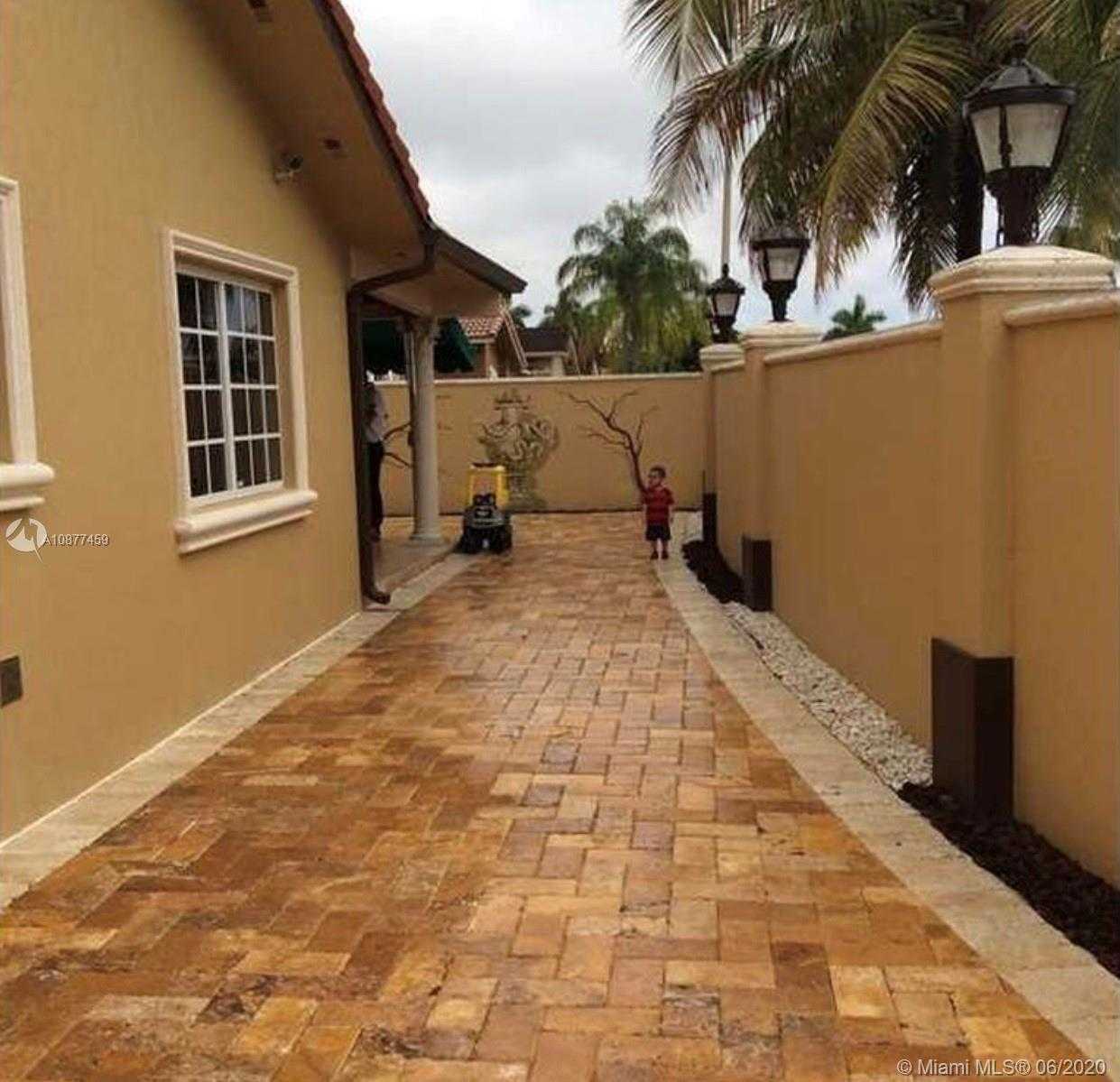 Small Image of 4931 SOUTH WEST 142ND PL, Miami Number 28