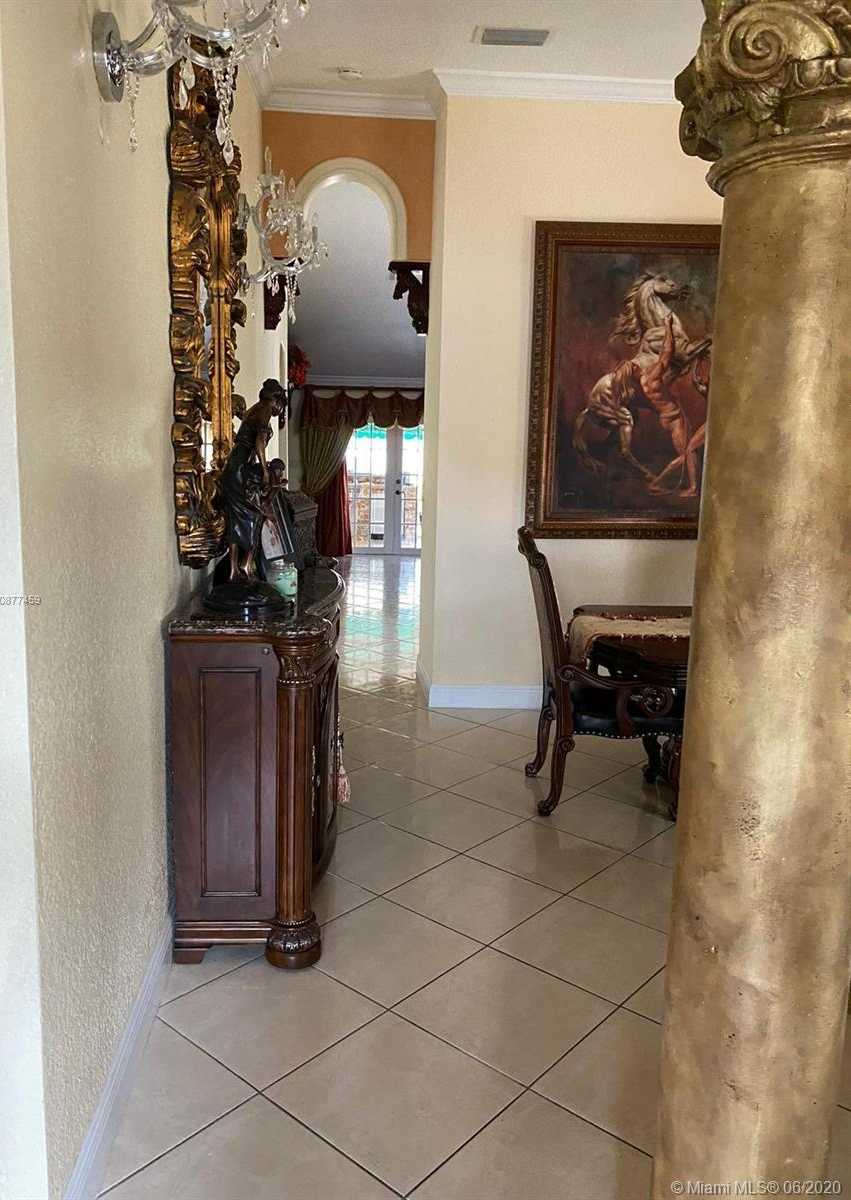 Small Image of 4931 SOUTH WEST 142ND PL, Miami Number 9