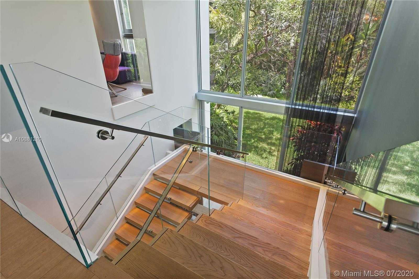 Small Image of 370 SOUTH HIBISCUS DR, Miami Beach Number 11