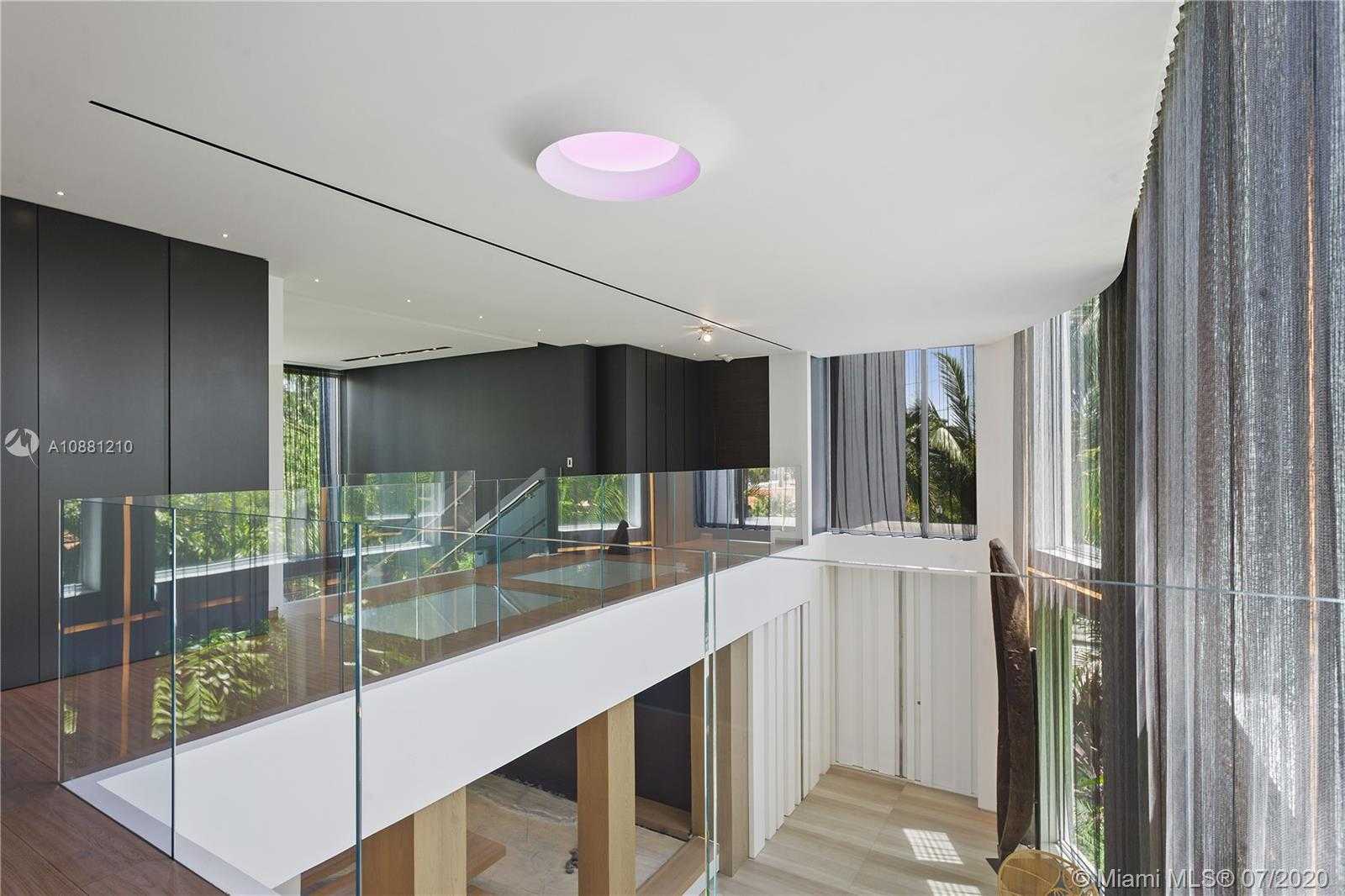 Small Image of 370 SOUTH HIBISCUS DR, Miami Beach Number 12