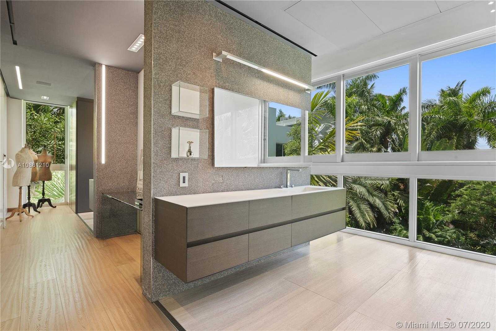 Small Image of 370 SOUTH HIBISCUS DR, Miami Beach Number 18