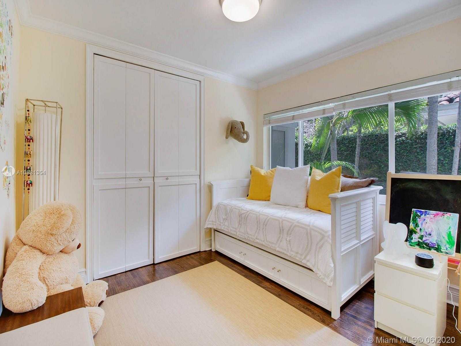 Small Image of 3220 CALUSA STREET, Coconut Grove Number 18