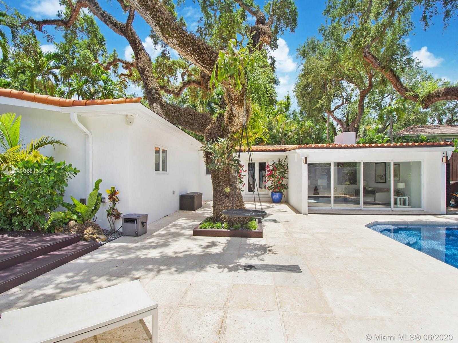 Small Image of 3220 CALUSA STREET, Coconut Grove Number 4