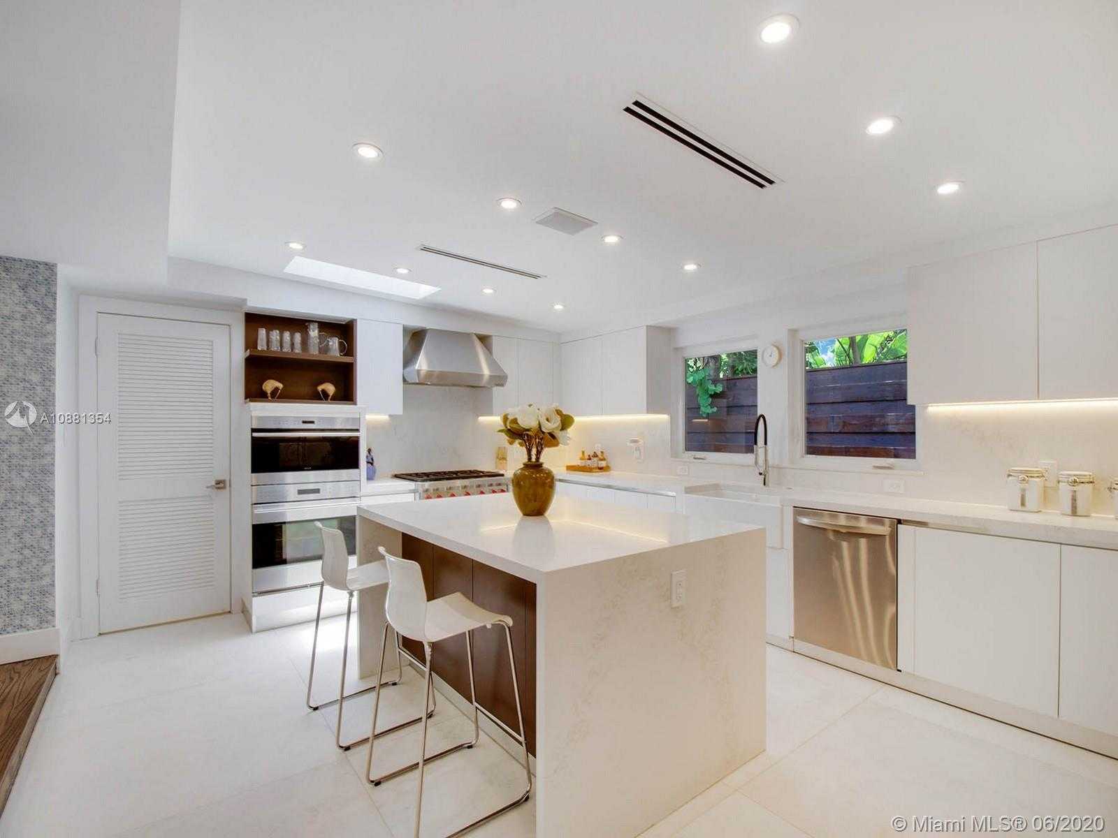 Small Image of 3220 CALUSA STREET, Coconut Grove Number 7