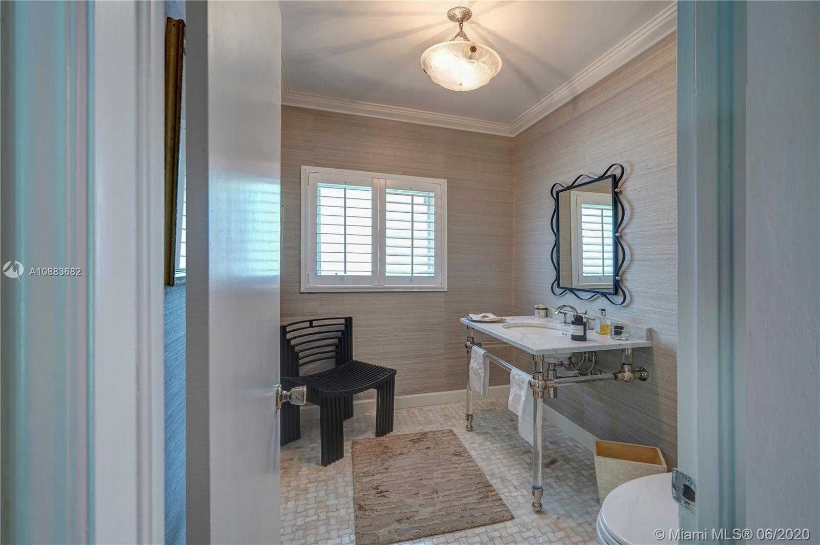 Small Image of 6525 ALLISON RD, Miami Beach Number 10