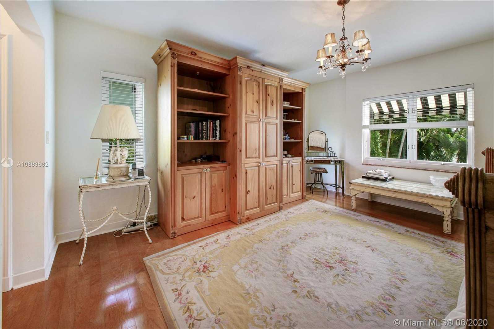 Small Image of 6525 ALLISON RD, Miami Beach Number 12