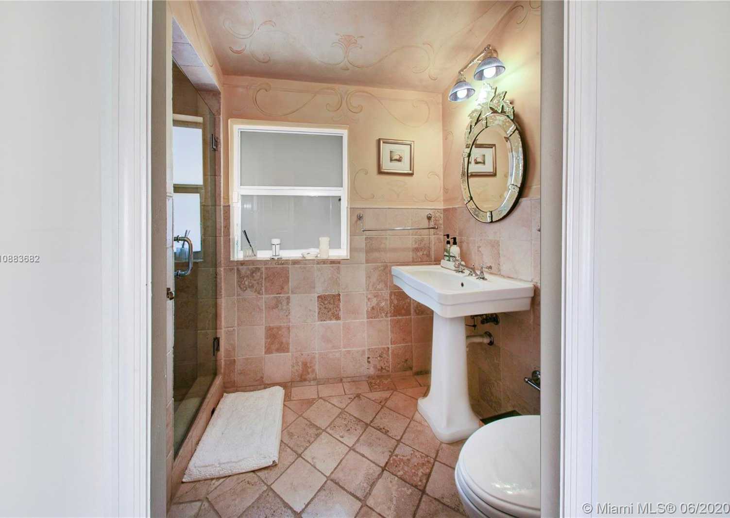 Small Image of 6525 ALLISON RD, Miami Beach Number 13