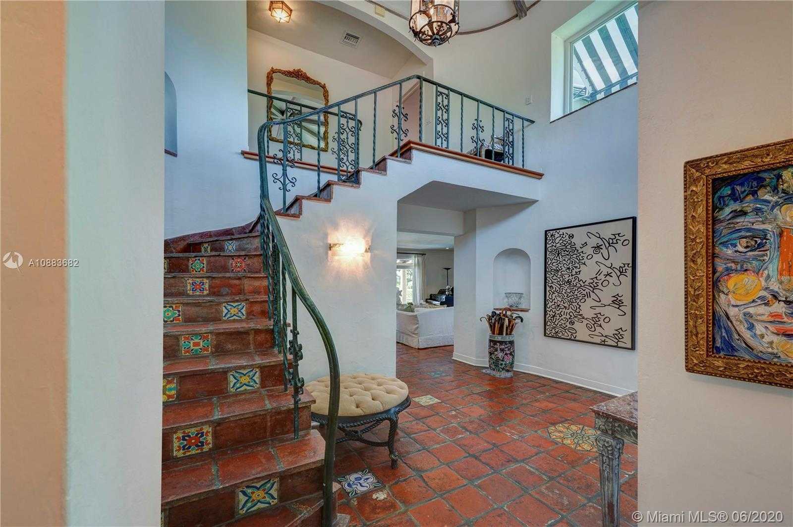 Small Image of 6525 ALLISON RD, Miami Beach Number 3