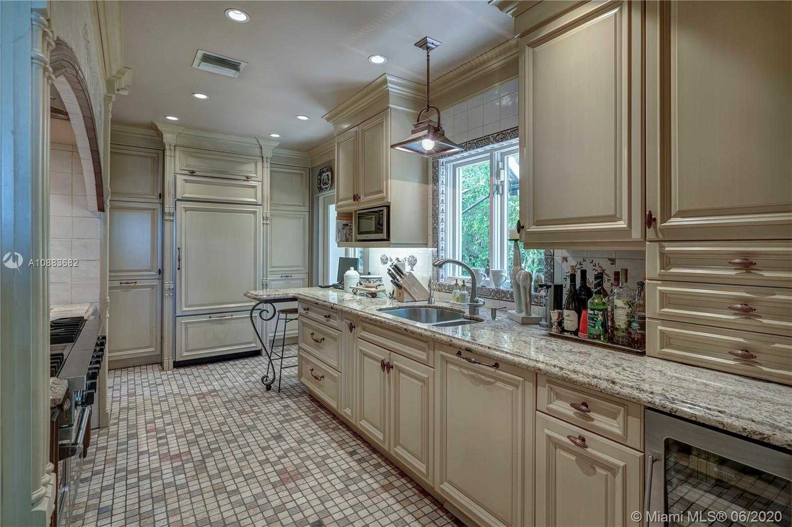 Small Image of 6525 ALLISON RD, Miami Beach Number 8