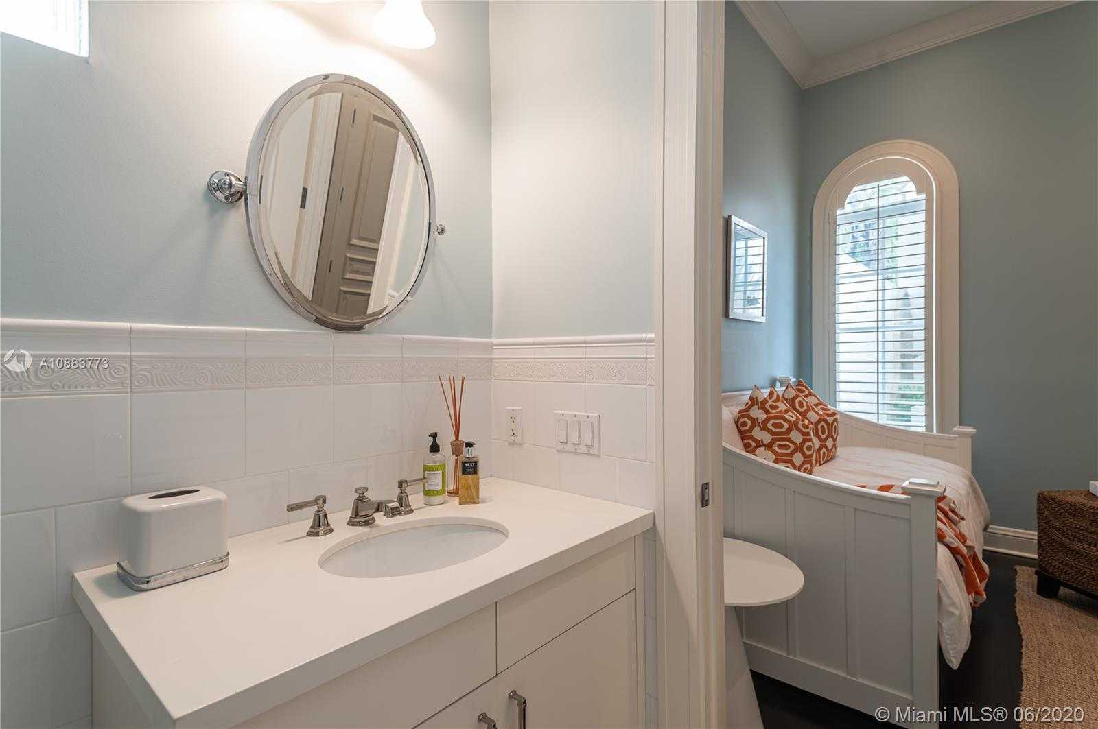 Small Image of 4028 ISLAND ESTATES DR, Aventura Number 10