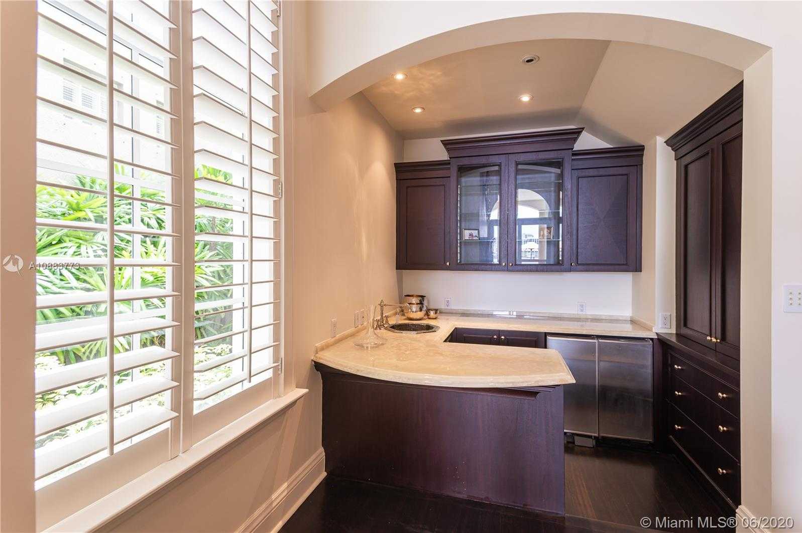 Small Image of 4028 ISLAND ESTATES DR, Aventura Number 14