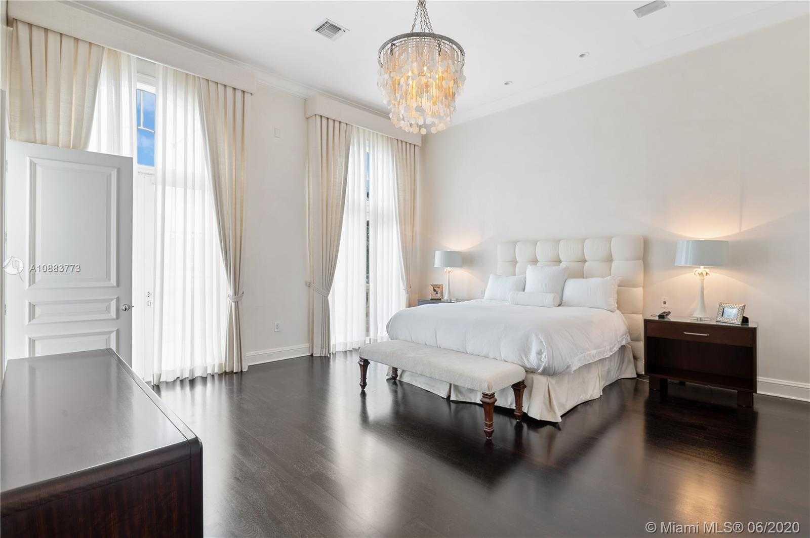 Small Image of 4028 ISLAND ESTATES DR, Aventura Number 35