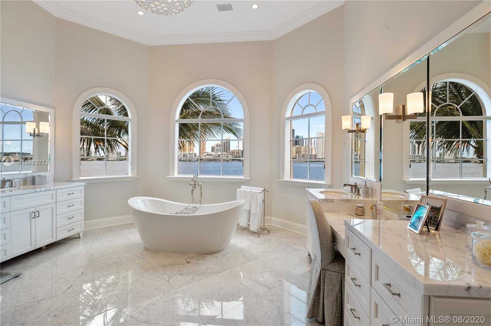 Small Image of 4028 ISLAND ESTATES DR, Aventura Number 37