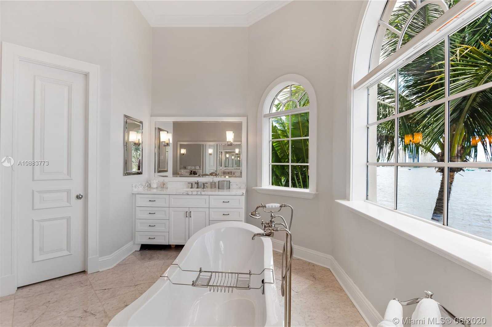 Small Image of 4028 ISLAND ESTATES DR, Aventura Number 38