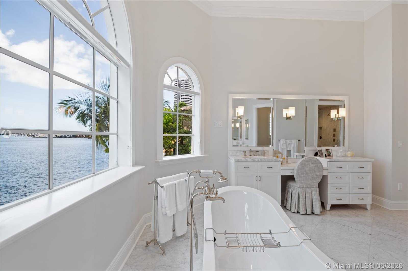 Small Image of 4028 ISLAND ESTATES DR, Aventura Number 39