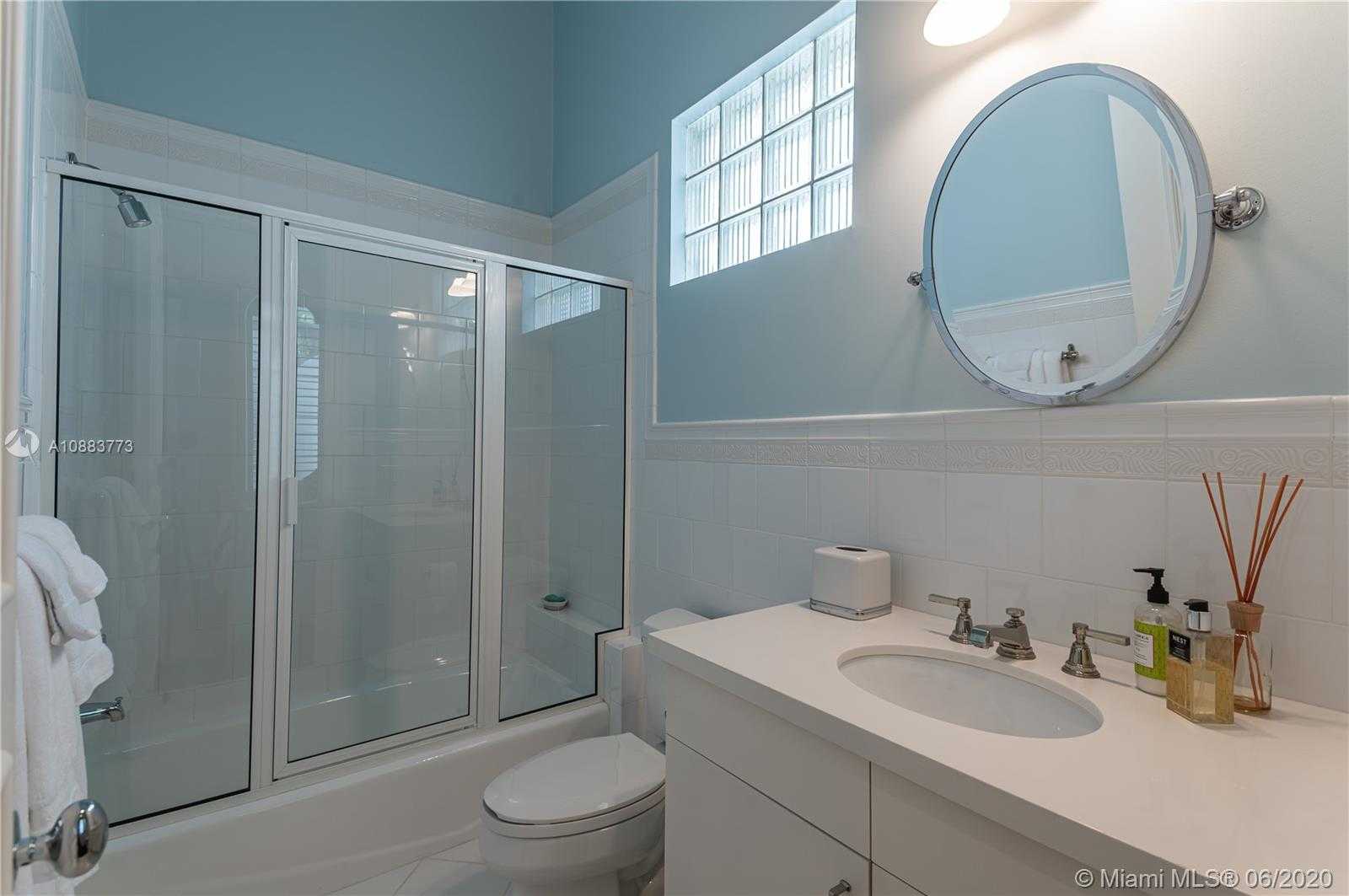 Small Image of 4028 ISLAND ESTATES DR, Aventura Number 9