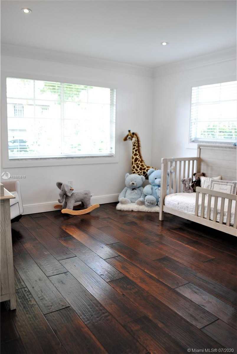 Small Image of 1208 San Miguel Ave, Coral Gables, FL 33134, USA Number 12