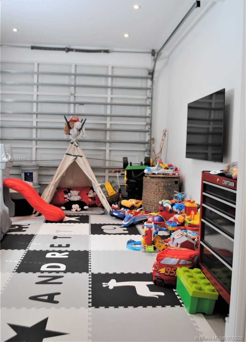 Small Image of 1208 San Miguel Ave, Coral Gables, FL 33134, USA Number 13