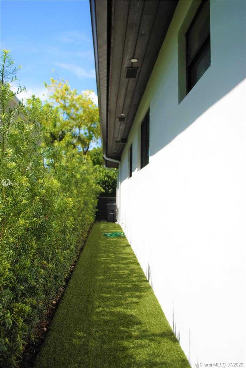 Small Image of 1208 San Miguel Ave, Coral Gables, FL 33134, USA Number 20