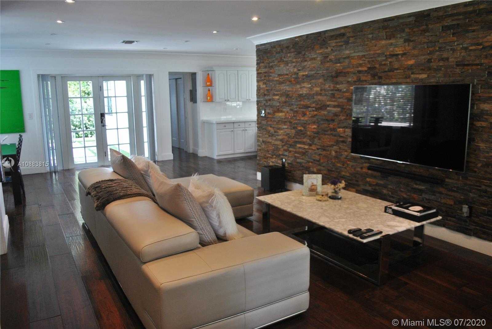 Small Image of 1208 San Miguel Ave, Coral Gables, FL 33134, USA Number 4