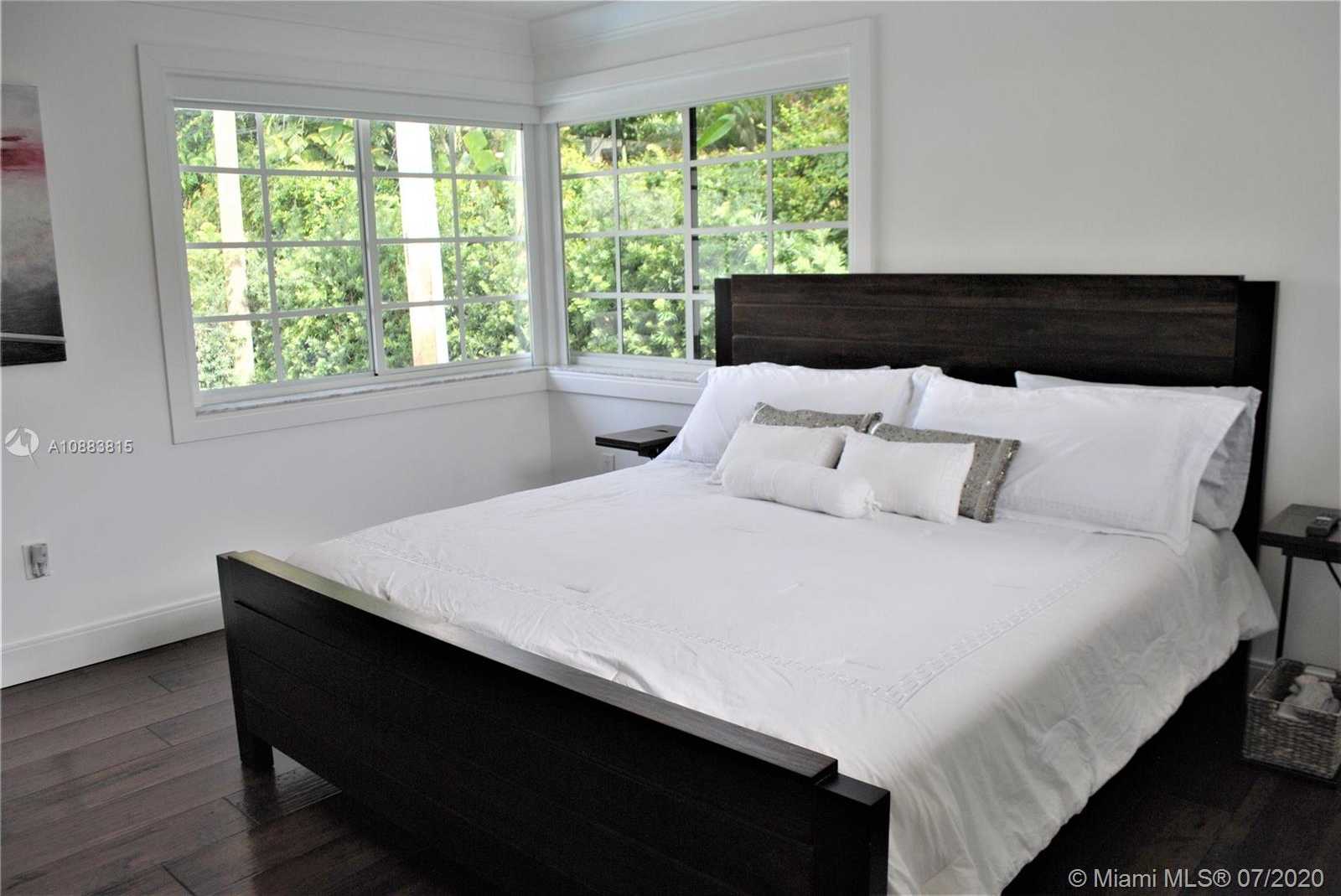Small Image of 1208 San Miguel Ave, Coral Gables, FL 33134, USA Number 9