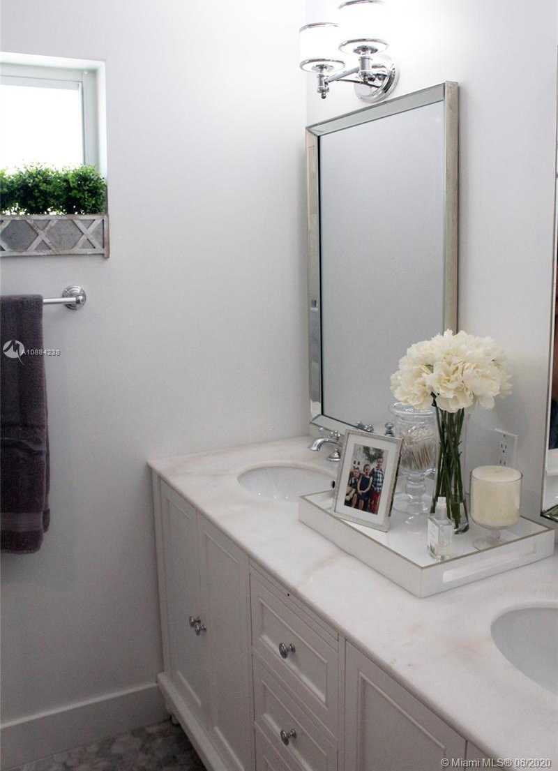 Small Image of 16389 NORTH WEST 88TH PATH, Miami Lakes Number 23