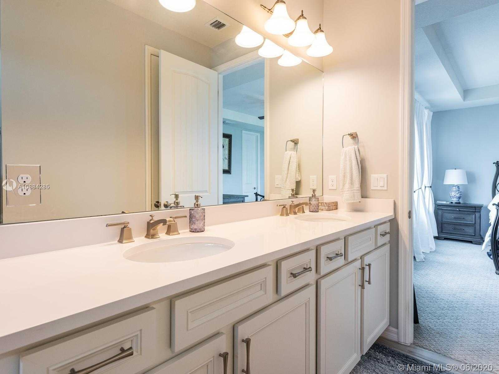 Small Image of 1426 PONGAM TER, Hollywood Number 36