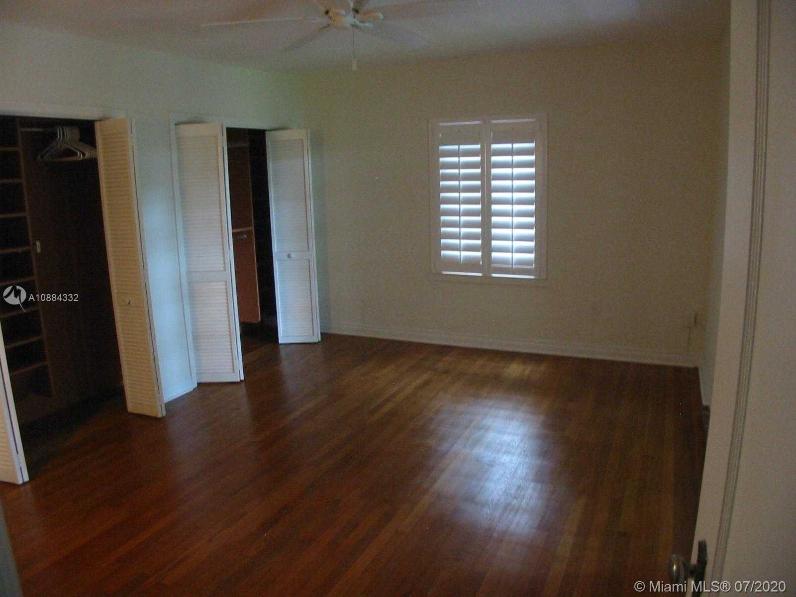 Small Image of 311 ALEDO AVE, Coral Gables Number 14
