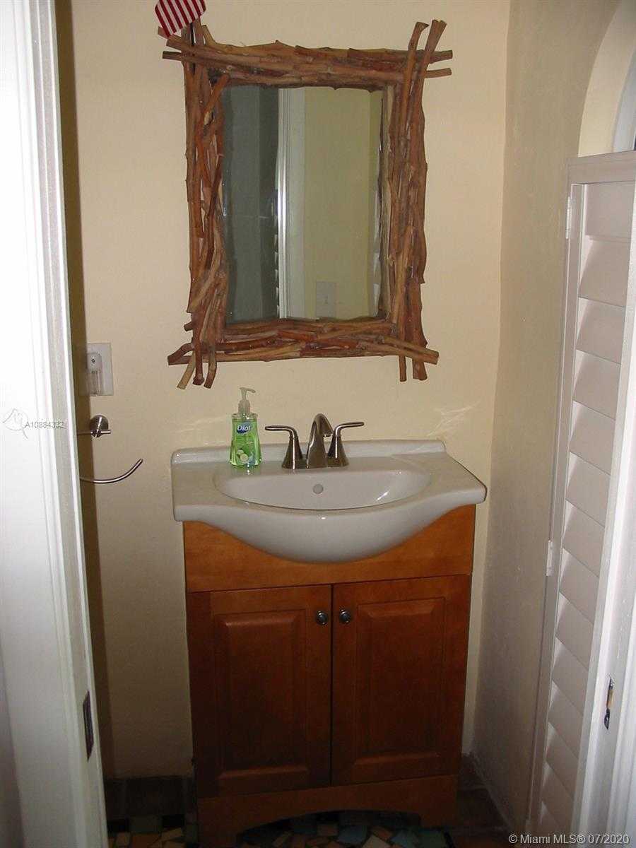 Small Image of 311 ALEDO AVE, Coral Gables Number 19