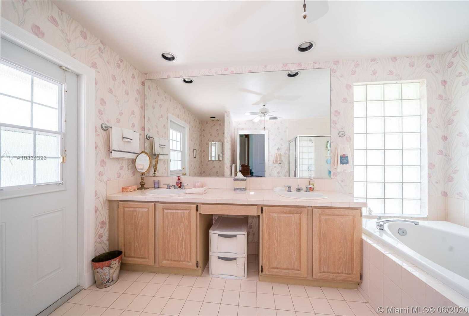 Small Image of 120 STILL LAKE DR, Jupiter Number 24