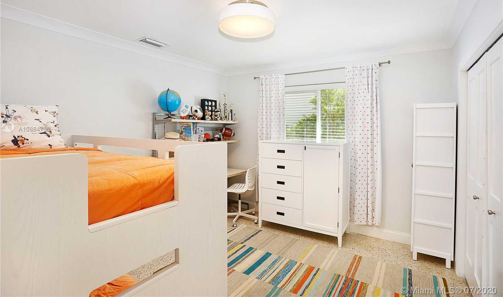 Small Image of 2425 INDIAN MOUND TRL, Coral Gables Number 12
