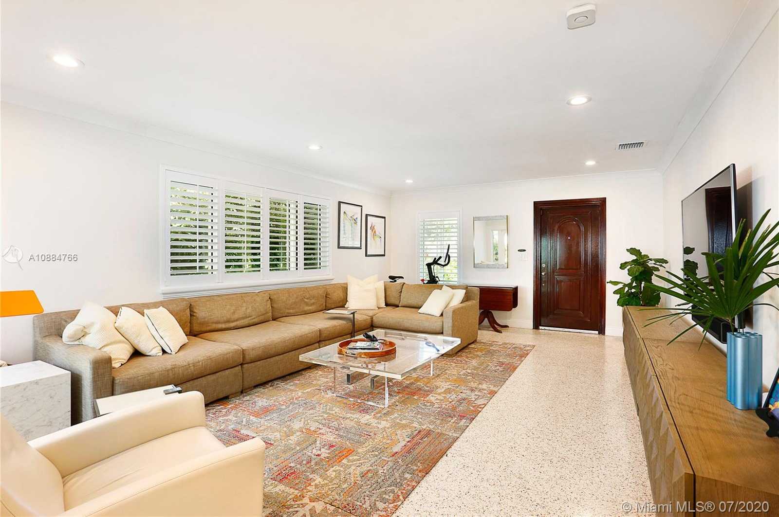 Small Image of 2425 INDIAN MOUND TRL, Coral Gables Number 3